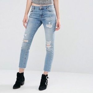 Noisy May Distressed Jean